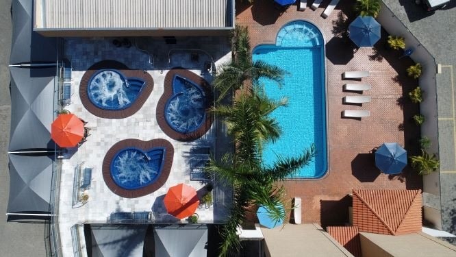 BOGARI jacuzzi e piscina.jpg