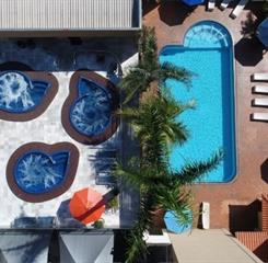 BOGARI jacuzzi e piscina.jpg