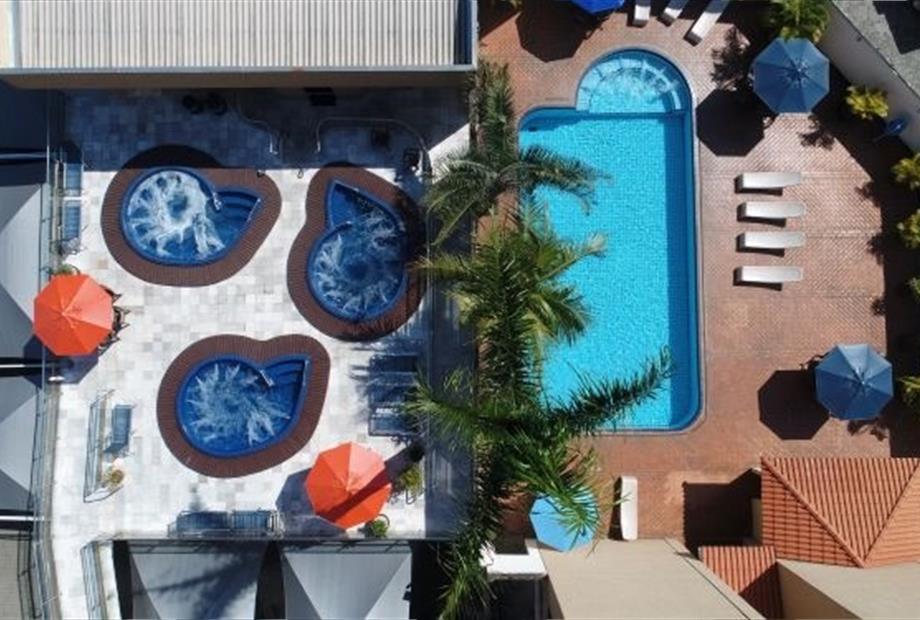 BOGARI jacuzzi e piscina.jpg