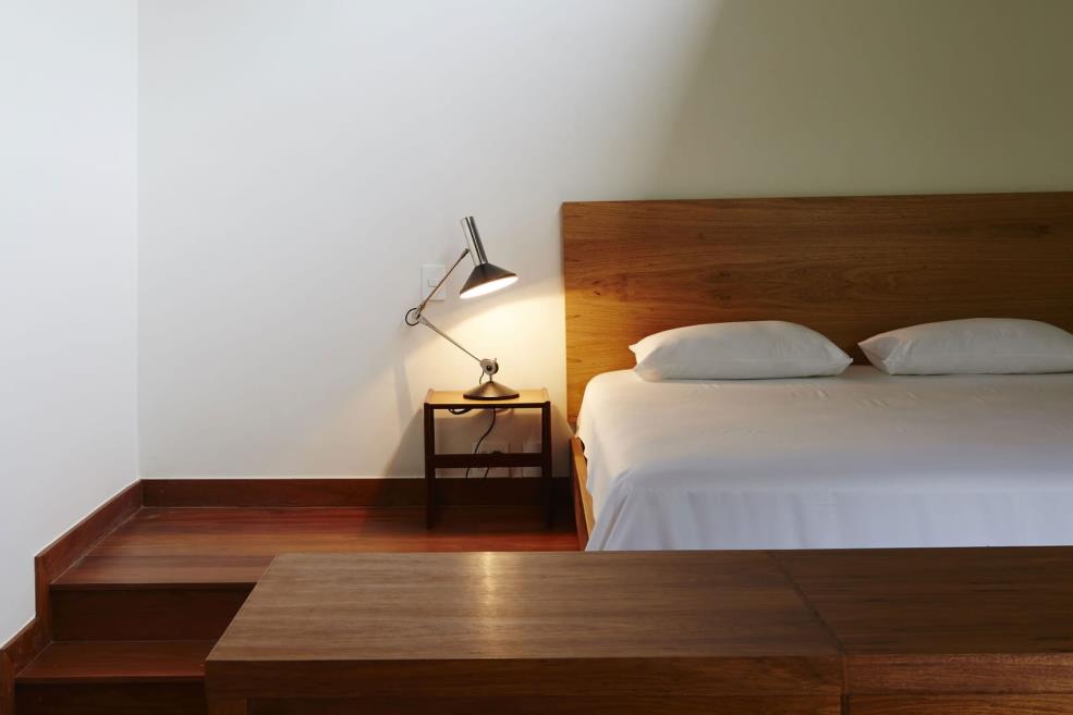 chezgeorgessuite206-cropped.jpg