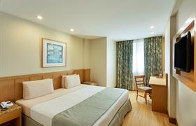 SUPERIOR COM CAMA CASAL do Windsor Copa Hotel