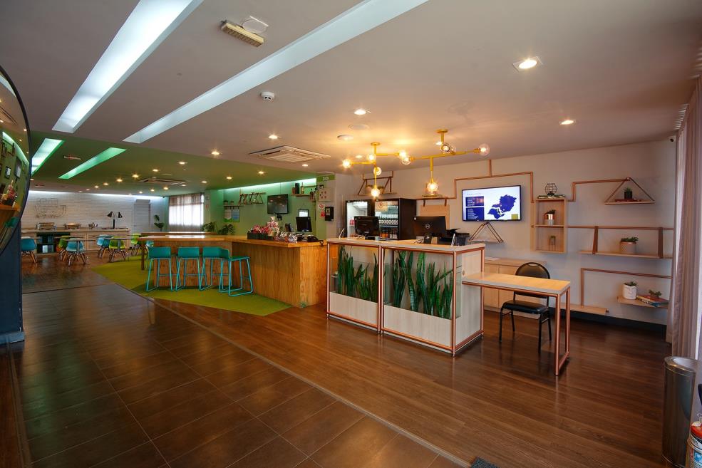 lobby 1.jpg