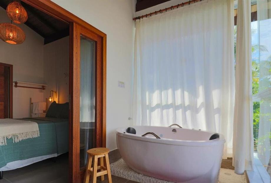Quarto Duplo com Banheira de Hidromassagem-5.jpg