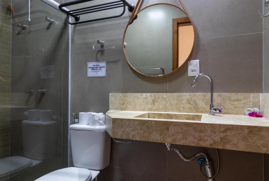 Quarto Quádruplo com Banheira-4.jpg