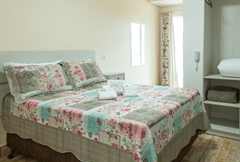 Standard Flores com Sacada (sem ar-condicionado)