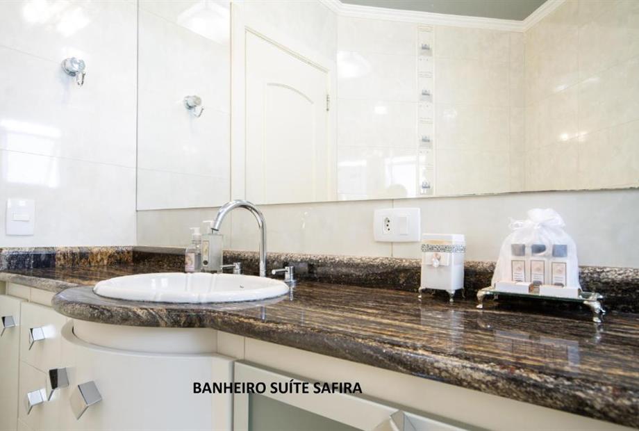 Suíte com Varanda-2.jpg