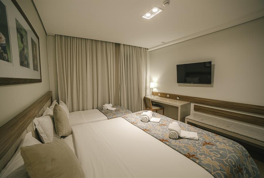 1.28 - apartamento superior família_.jpg