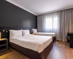 Standard PcD Triplo - 1 Cama Casal e 1 Solteiro