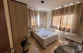 Quarto casal com banheiro compartilhado do Hotel Globo