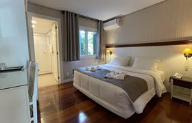 DUPLO STANDARD COM CAMA DE CASAL OU DUAS DE SOLTEIRO do Pousada Golden Hills