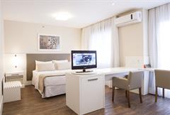 Luxo Casal - 1 Cama Queen e 1 Sofá Cama