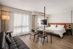 Luxo Superior Casal - 1 Cama Queen e 1 Sofá Cama