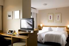 Standard Twin - 2 Camas Solteiro e 1 Sofá Cama