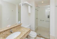 Standard Twin - 2 Camas Solteiro e 1 Sofá Cama