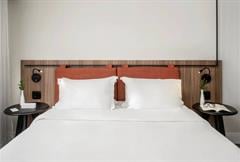 Luxo Superior Casal - 1 Cama Queen e 1 Sofá Cama