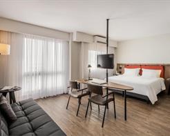 Luxo Superior Casal - 1 Cama Queen e 1 Sofá Cama