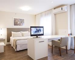 Luxo Casal - 1 Cama Queen e 1 Sofá Cama