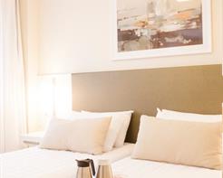 Luxo Superior Twin - 2 Camas Solteiro e 1 Sofá Cama