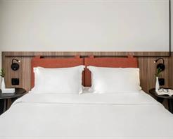 Luxo Superior Casal - 1 Cama Queen e 1 Sofá Cama
