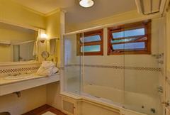 Suíte Luxo com Banheira de Hidromassagem