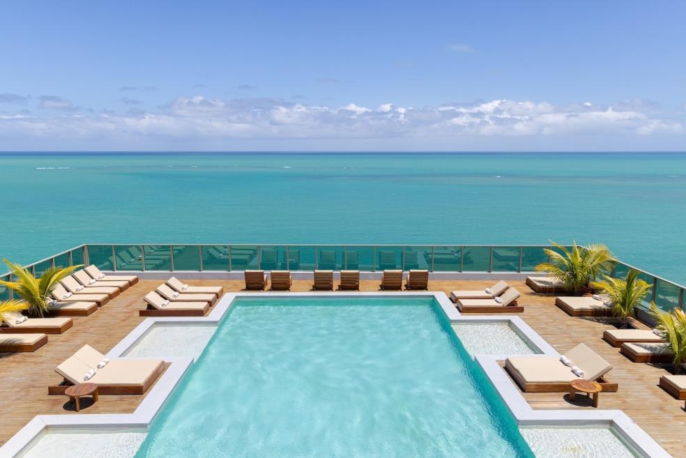 rooftop_piscina_3_1mb.jpg