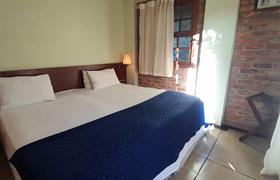 Quarto Standard com Cama de Casal ou 2 de Solteiro e Vista do Jardim do Pousada Pilar