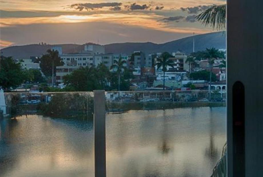 Suíte com Vista do Lago-4.jpg