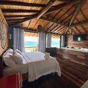 Apartamento de 2 Quartos com Varanda e Vista do Mar