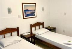 Quarto Econômico com 2 Camas de Solteiro