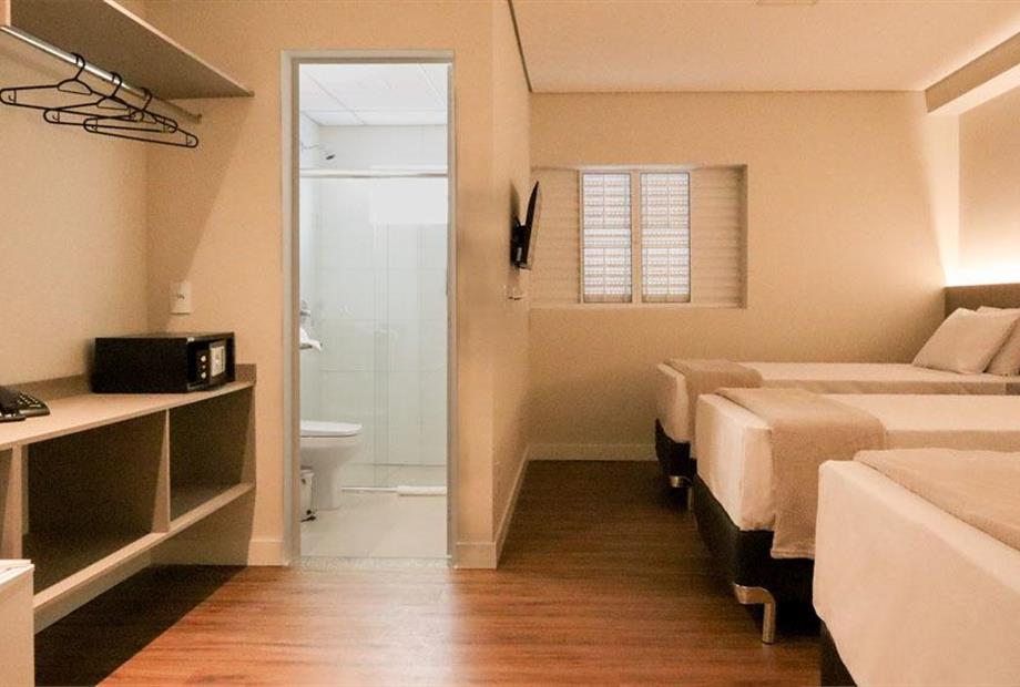 quarto standard quadruplo.jpg