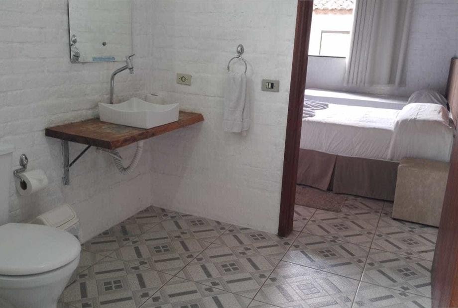 foto banheiro chalé.jpg