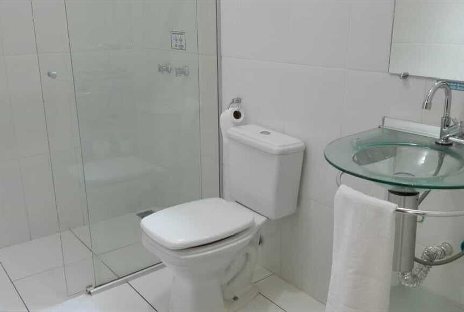 banheiro apto 21 10 16.jpg