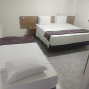 Quarto Casal Cama King-size com Cama Extra