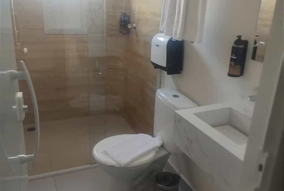 banheiro quarto triplo.jpeg