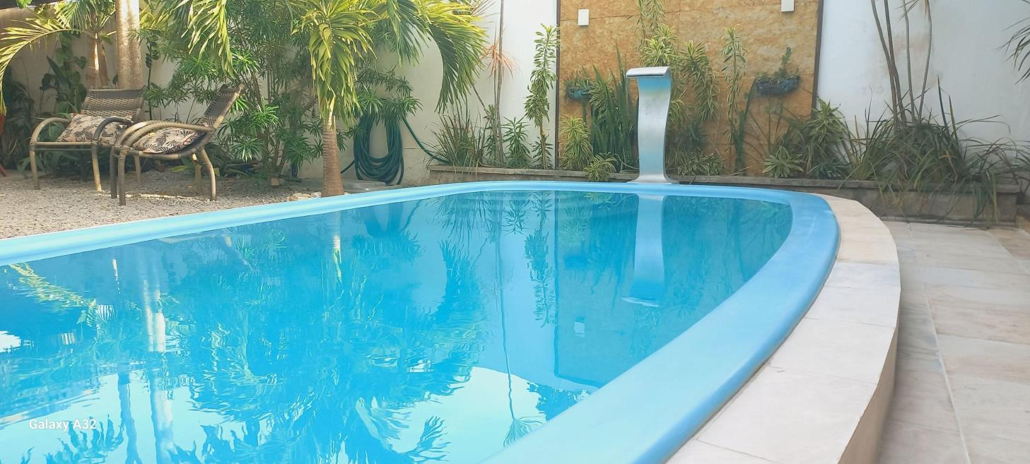 piscina jpg.jpg