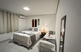 Quarto Triplo do POUSADA UNAÍ - CASA FLOR