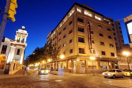 23- fachada de nocheeeeeeeeeeeee.jpg