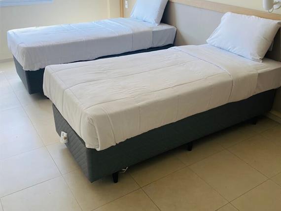 duas camas solteiro.jpeg