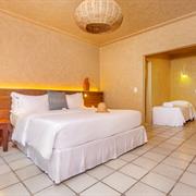 Suíte Jardim -  (Necessário Atravessar a Rua)