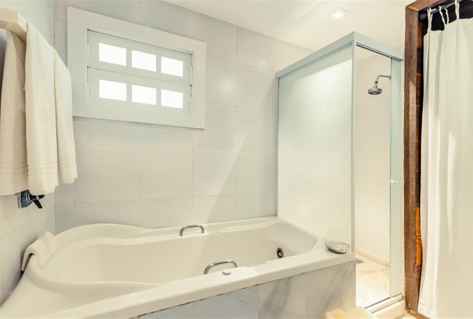 master com banheira (4).jpg