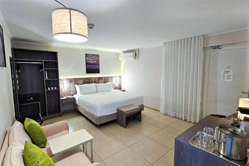 aruba boutique21.jpg