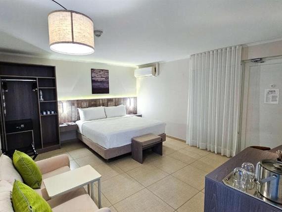aruba boutique21.jpg