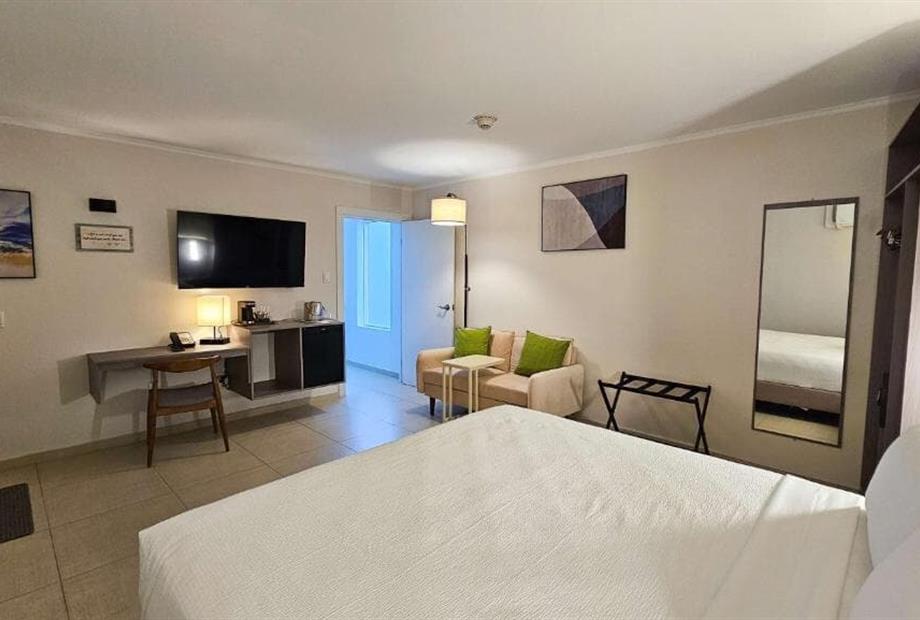 aruba boutique24.jpg