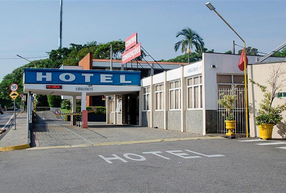 business louveira (19) (1).jpg