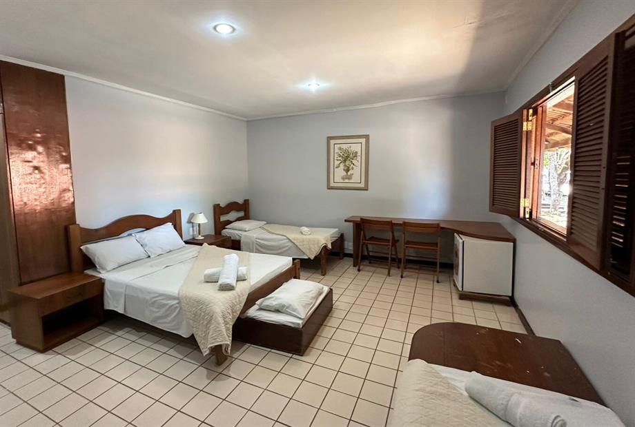 quarto quintuplo - flores.jpg