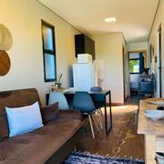 Apartamento com Varanda e Cozinha