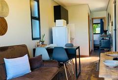 Apartamento com Varanda e Cozinha