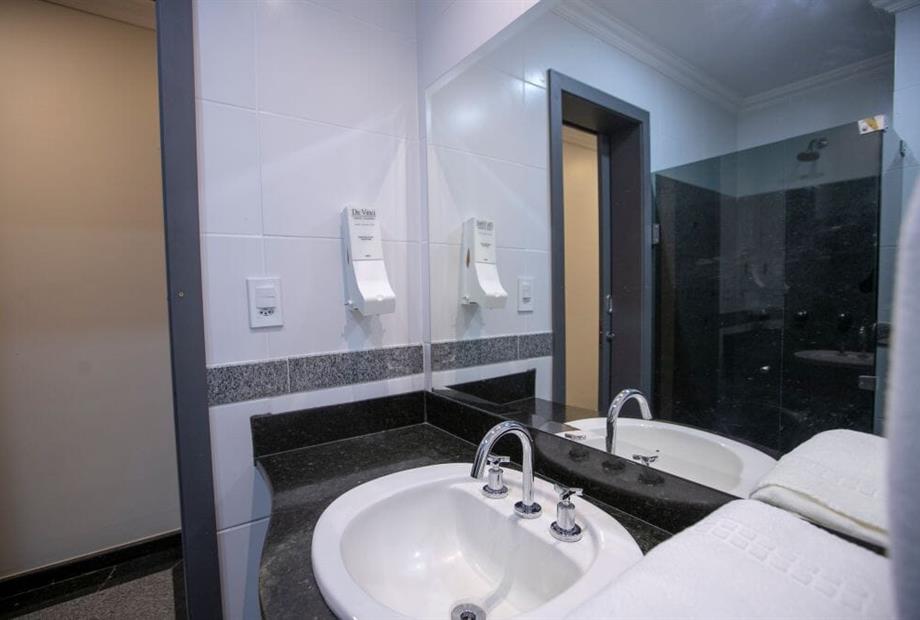 banheiro studio 2.jpg