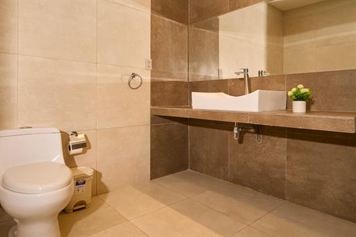 baño hab triple.jpeg