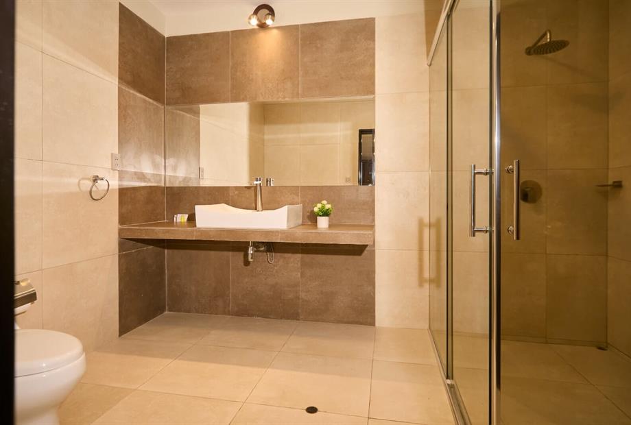 baño hab suite junior.jpeg